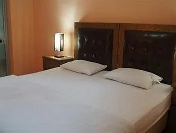 Bristol 3*
